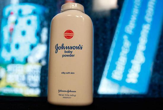 强生召回33000瓶婴儿爽身粉，亚马逊沃尔玛紧急下架产品